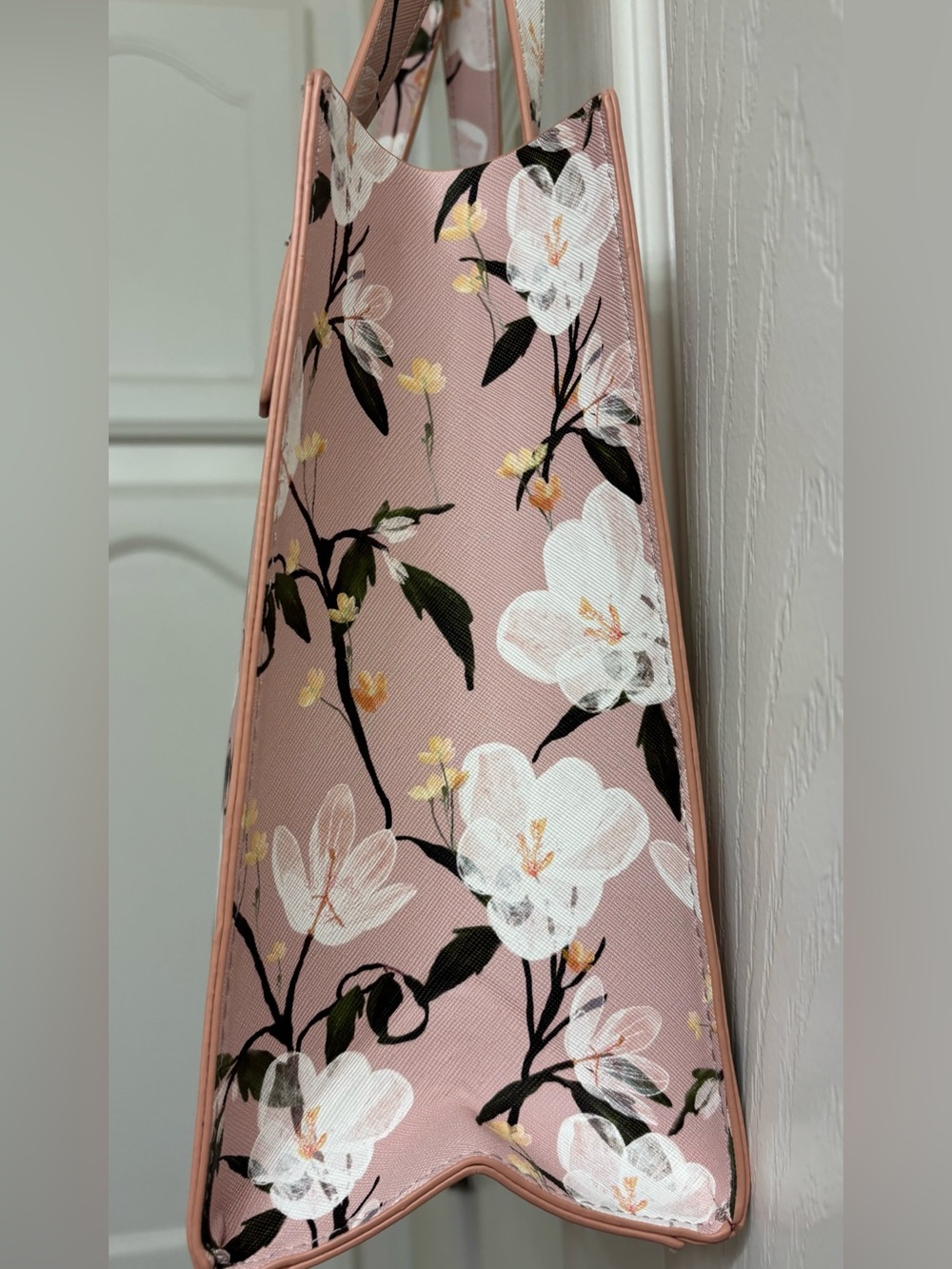Ted Baker London The Icon tote in magnolia print - NWT - Picture 3 of 7